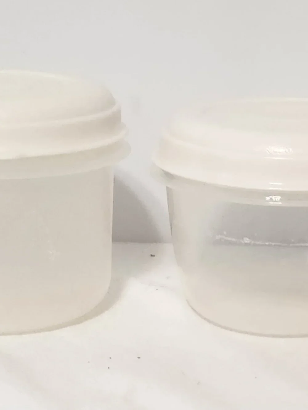 VTG Rubbermaid Servin' Saver #1 & 7 Round 2 & 3 Cup Container Almond Beige Lid